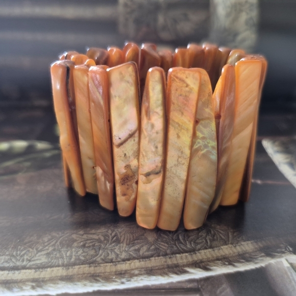 Chunky Orange Shell Bracelet - Picture 2 of 4